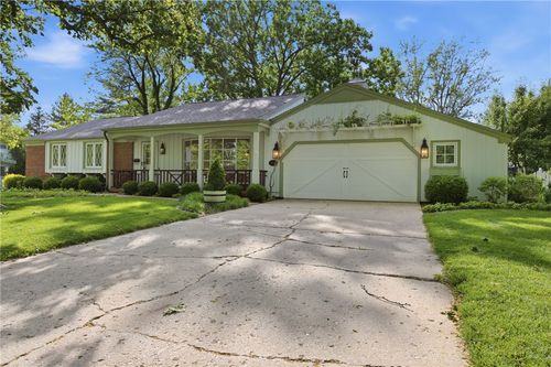 1914 Meadowlake Dr, Charleston, IL, 61920-3243 | Card Image