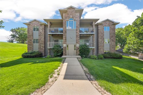 471 N 1st Ave, Iowa City, IA, 52245-3501 | Card Image