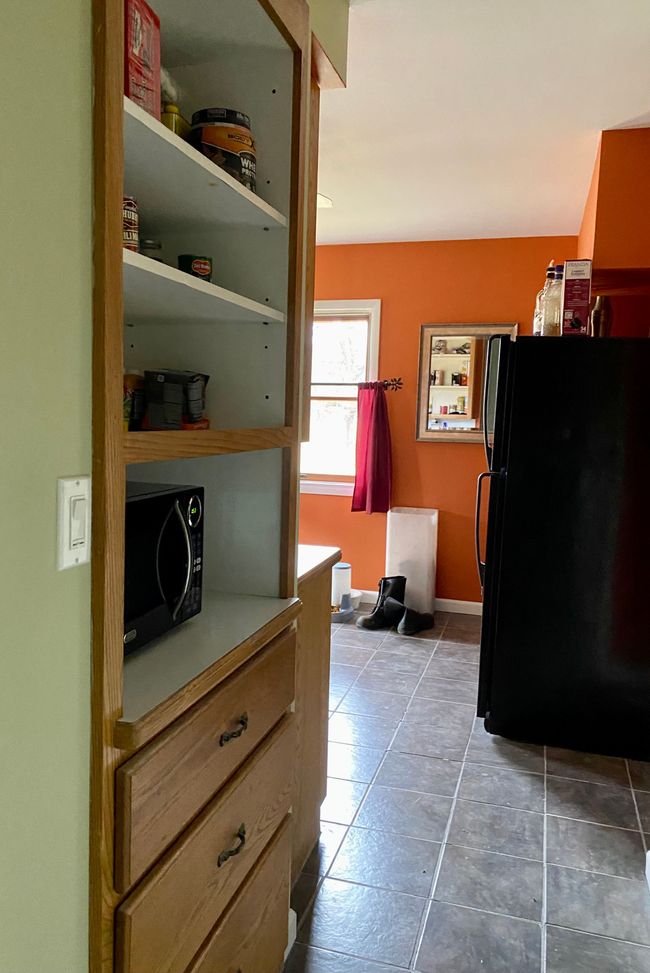 Built in storage shelves | Image 40