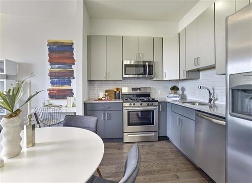 apt-401-250 Avenue, Bayonne, NJ, 07002-5341 | Card Image