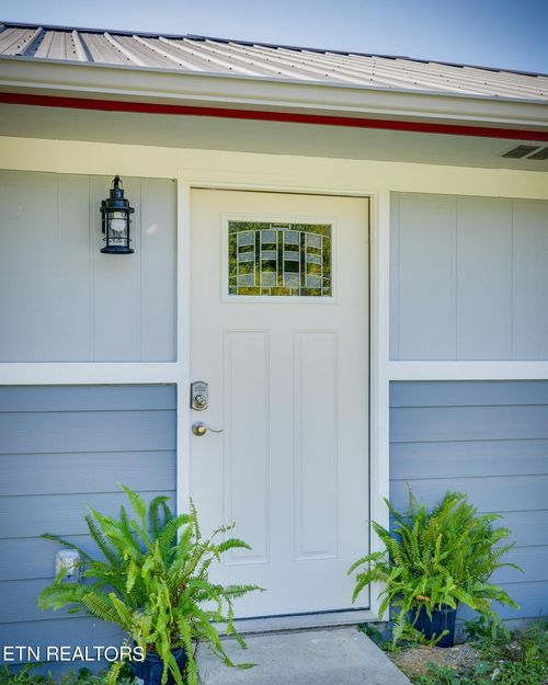 117 Jefferson Cir, Cumberland Gap, TN, 37724-5329 | Card Image