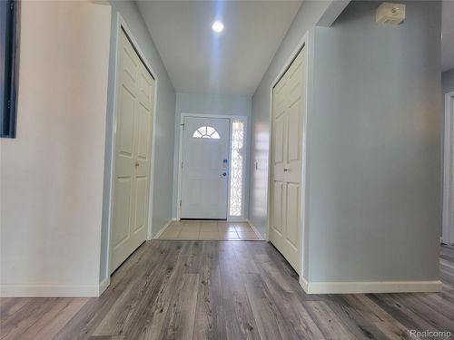 3136 Alden Dr, Sterling Heights, MI, 48310-6037 | Card Image