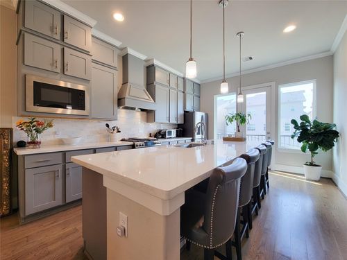 a-1315 W 24th St, Houston, TX, 77008-1613 | Card Image