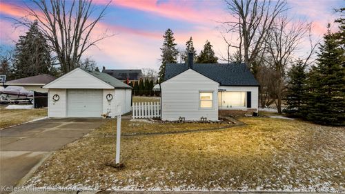 32694 Ruehle Ave, Warren, MI, 48093-1033 | Card Image