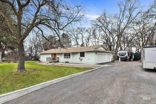 457 E Beacon Light Rd, Eagle, ID, 83616-2811 | Card Image