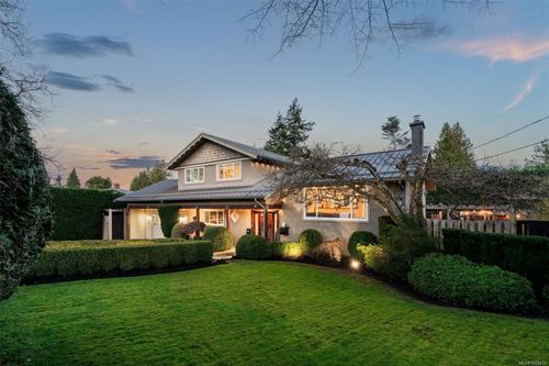 6293 Marie Meadows Rd, Victoria, BC, V8Z5Z9 | Card Image