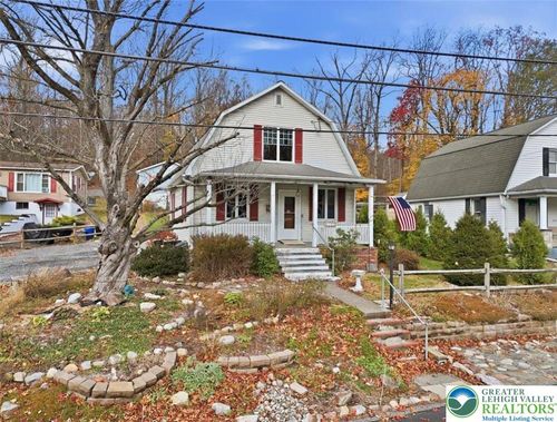 286 Oak Rd, Bangor, PA, 18013-2718 | Card Image