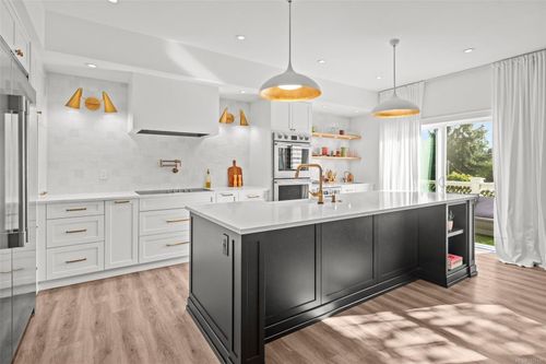 4-4583 Wilkinson Rd, Victoria, BC, V8Z5C3 | Card Image