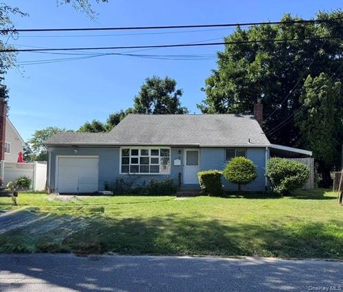 11 Foley Pl, Huntingtn Sta, NY, 11746-3109 | Card Image