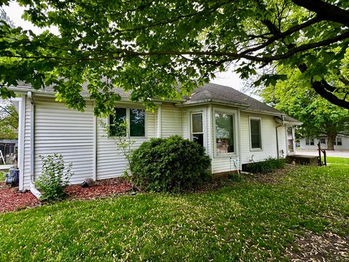 409 E Main St, Heyworth, IL, 61745-7695 | Card Image