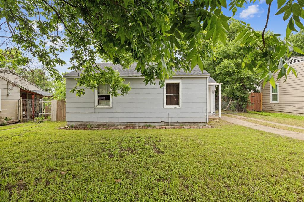 Shaw St, Fort Worth, TX 76110
