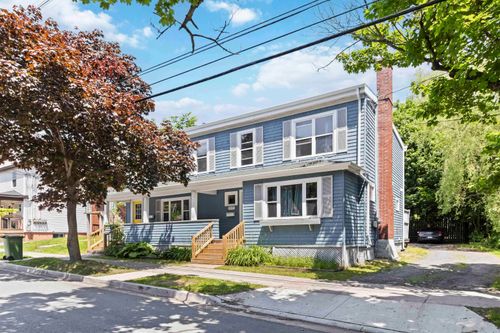 {{alt}} | Card Image