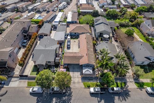 a-b-c-420 S Canada St, SANTA BARBARA, CA, 93103-3733 | Card Image