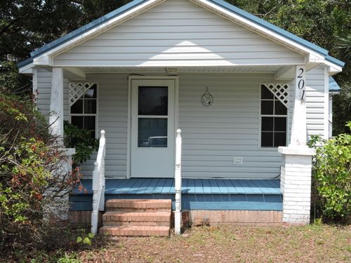 201 Dixie St, Crestview, FL, 32536-2529 | Card Image