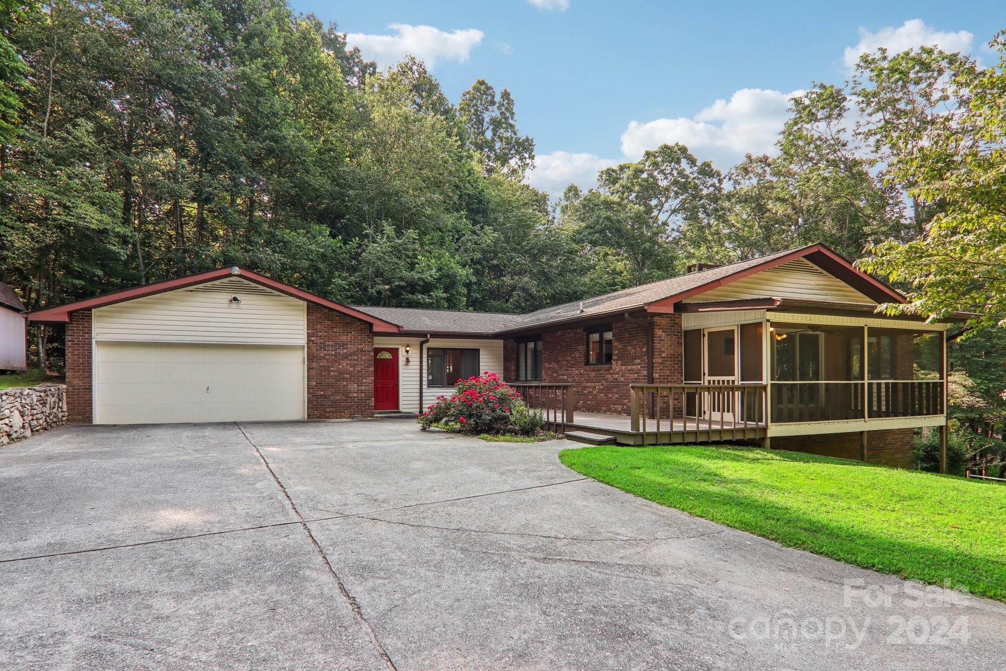 Meadow Woods Dr, Hendersonville, NC 28792