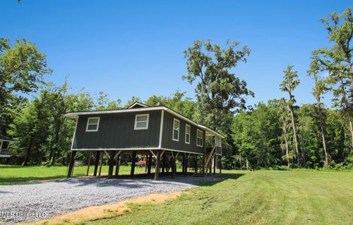 137 Hickory Ln, Lucedale, MS, 39452-4405 | Card Image