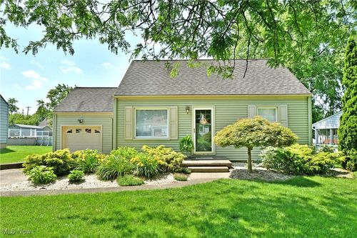 437 Hazel St, Girard, OH, 44420-2218 | Card Image
