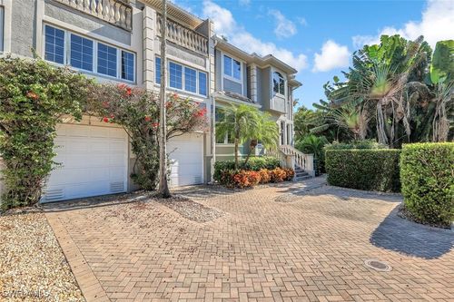 2-993 8th St S, Naples, FL, 34102-8239 | Card Image
