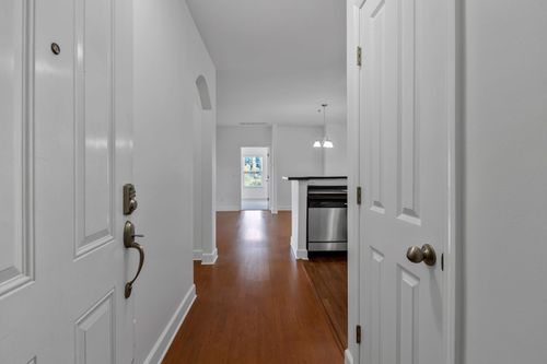 z9-8043 Bienville Dr, Nashville, TN, 37211-7176 | Card Image