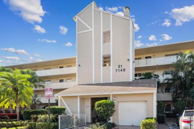 207 - 7146 Huntington Lane, Condo with 2 bedrooms, 2 bathrooms and null parking in Delray Beach FL | Image 1