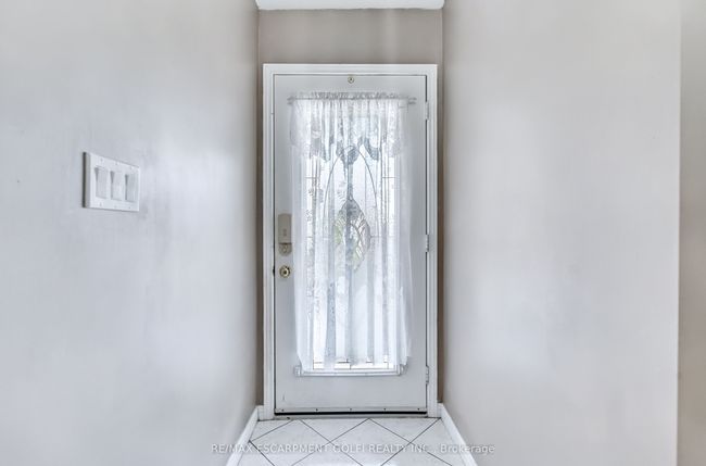 24 Diamond Crt, House other with 5 bedrooms, 3 bathrooms and 4 parking in Hamilton ON | Image 4