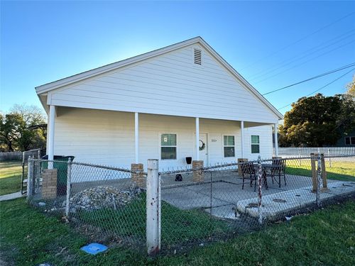 311 W Franklin St, Alvord, TX, 76225-5338 | Card Image