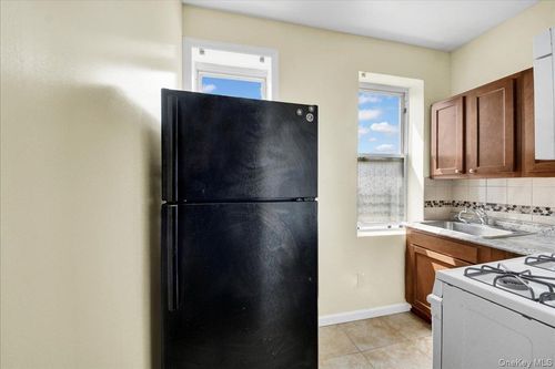 3-1129 221st, New York, NY, 10469 | Card Image