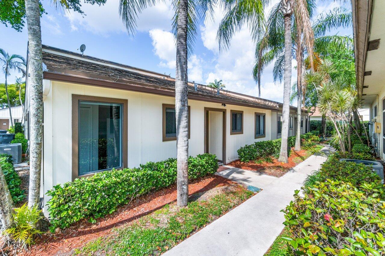Sturbridge Ln, Wellington, FL 33414