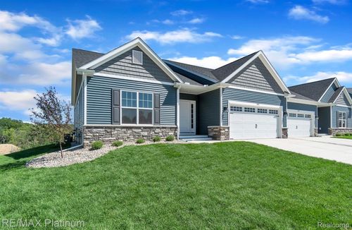 23-863 Oakwood Cir, Fenton, MI, 48430-1699 | Card Image