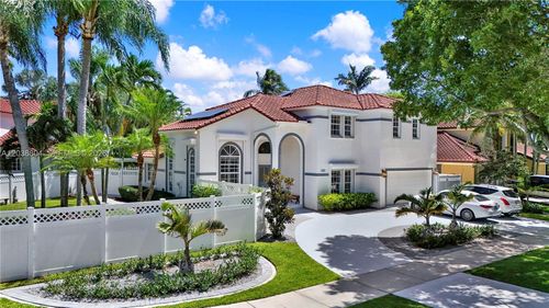 8940 Sw 160th St, Palmetto Bay, FL, 33157-3525 | Card Image