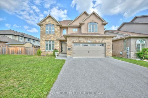 7185 Stacey Dr, Niagara Falls, ON, L2E0B2 | Card Image