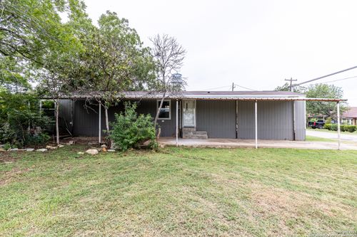 1114 Standish St, Floresville, TX, 78114-1738 | Card Image