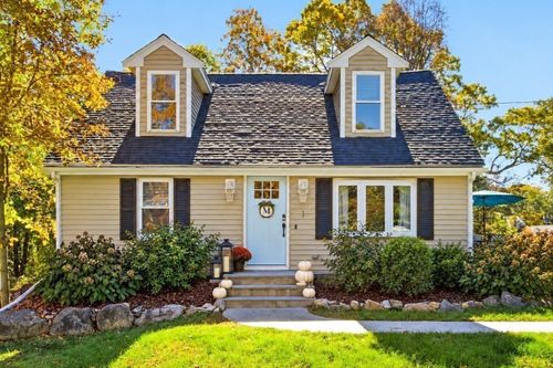 1 Alder St, Medway, MA, 02053-2201 | Card Image
