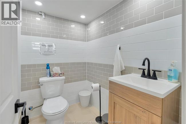 4667 Wyandotte St E, Home with 0 bedrooms, 0 bathrooms and null parking in Windsor ON | Image 28