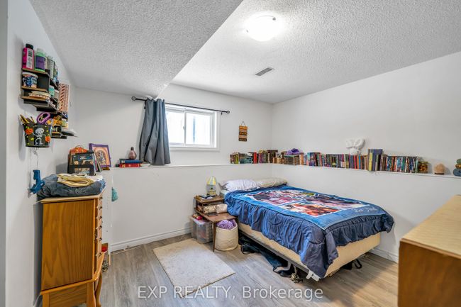 679 Frobisher Crt, House attached with 5 bedrooms, 3 bathrooms and 4 parking in Oshawa ON | Image 33