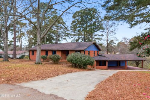 329 Arapaho Ln, Madison, MS, 39110-9194 | Card Image