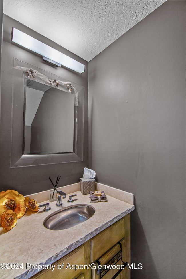 63 - 115 Harleston Grn, Townhouse with 2 bedrooms, 3 bathrooms and 1 parking in Snowmass Village CO | Image 23