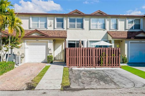 9581 Sw 3rd St, Pembroke Pines, FL, 33025-4621 | Card Image