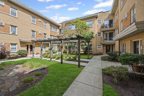 apt-203-1951 Euclid Ave, Berwyn, IL, 60402-1863 | Card Image