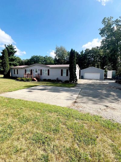 11710 County Road 4, House other with 3 bedrooms, 2 bathrooms and null parking in Middlebury IN | Image 2