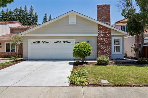 524 Lanfair Cir, San Jose, CA, 95136-2018 | Card Image