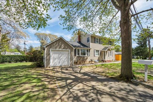 20 Cambridge Ave, Huntingtn Sta, NY, 11747-2621 | Card Image