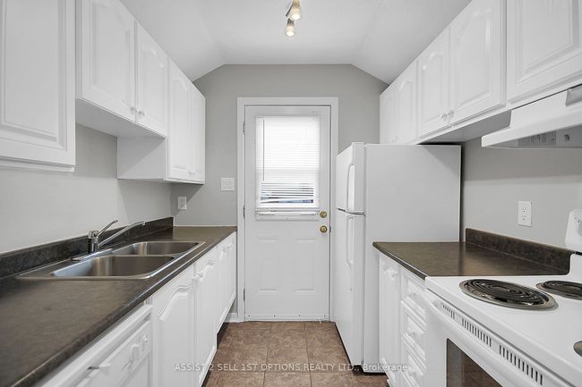 98 - 13C Woodvale Gn Crescent, Condo with 3 bedrooms, 2 bathrooms and null parking in South of Baseline to Knoxdale ON | Image 8