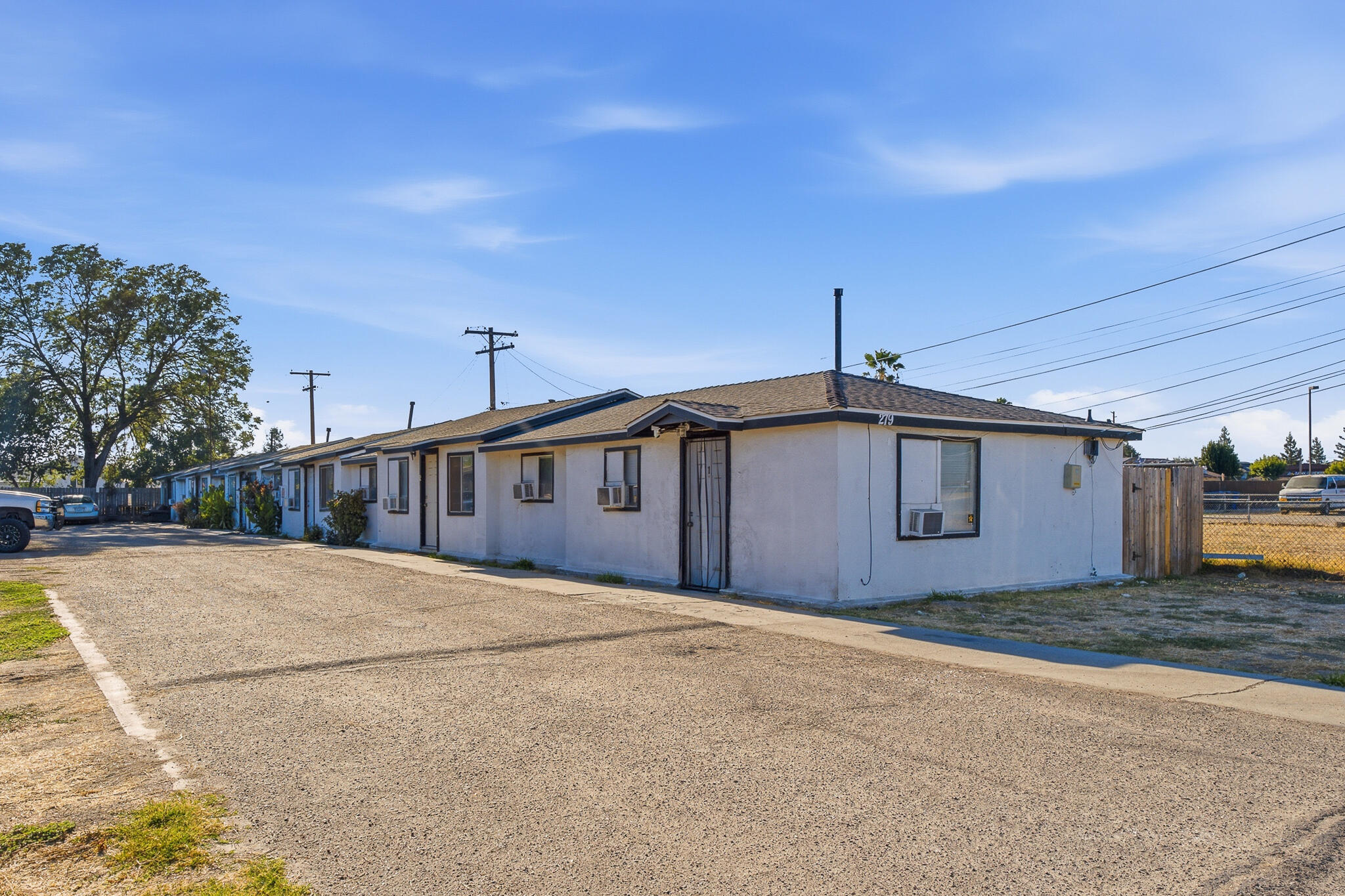 279 S Dode Ave, Farmersville, CA 93223