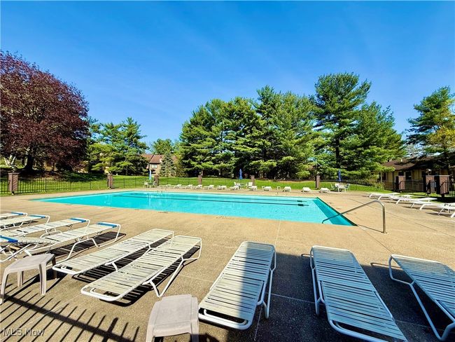 953 Hampton Ridge Dr, Condo with 2 bedrooms, 2 bathrooms and null parking in Akron OH | Image 42