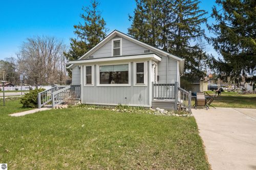 602 E Cayuga Street, Bellaire, MI, 49615 | Card Image
