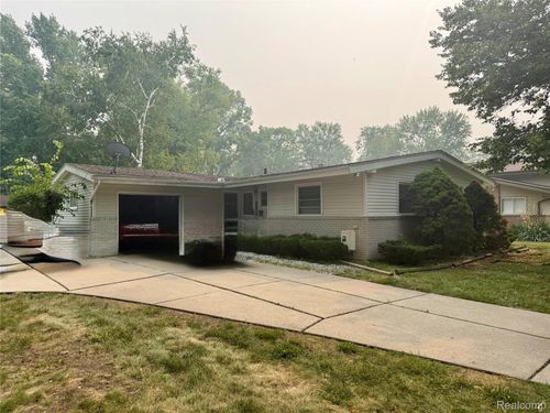 19007 Webster Ave, Southfield, MI, 48076-1806 | Card Image