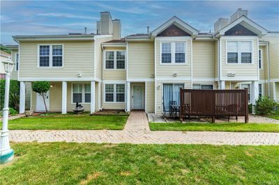 View of front of home with a front yard | Image 1