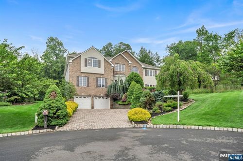 12 Jenny Ln, Wayne, NJ, 07470-1940 | Card Image