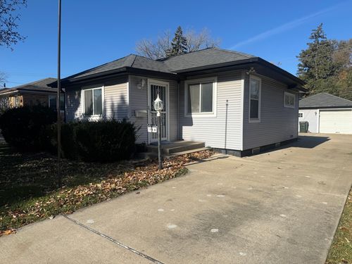 198 W Burlington St, Riverside, IL, 60546-1902 | Card Image